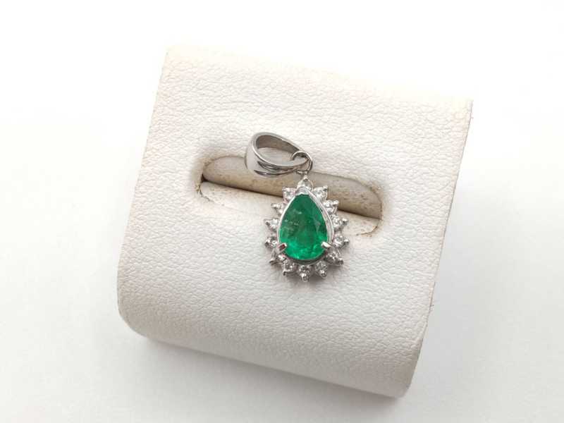 宝石買取 エメラルド ペンダントトップ Pt900